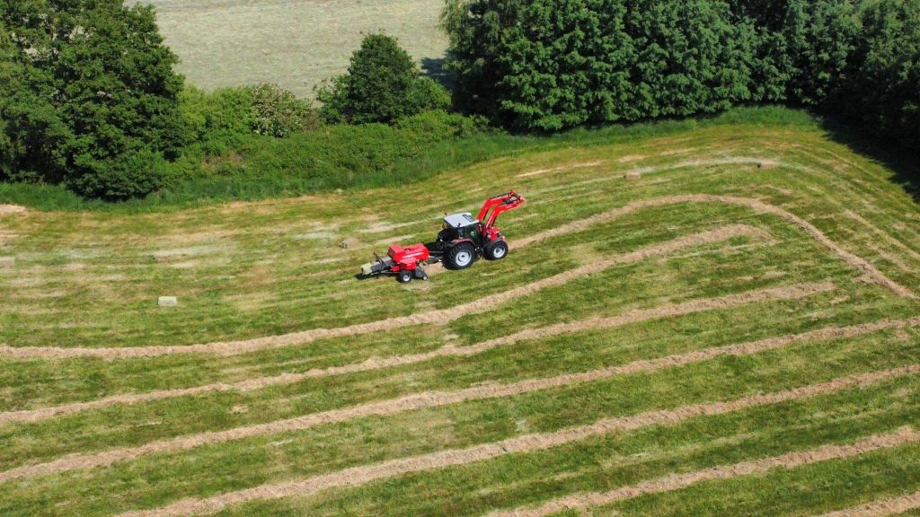 MF 5711 baling hay